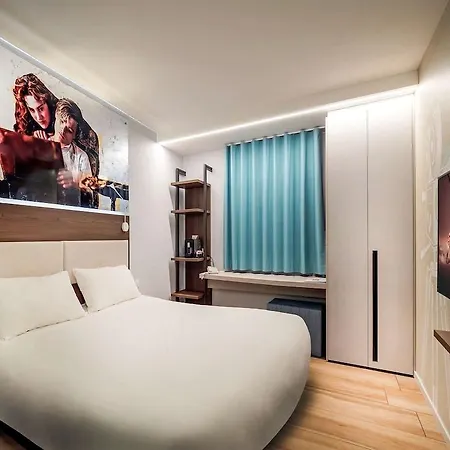 Ibis Hotel 3*
