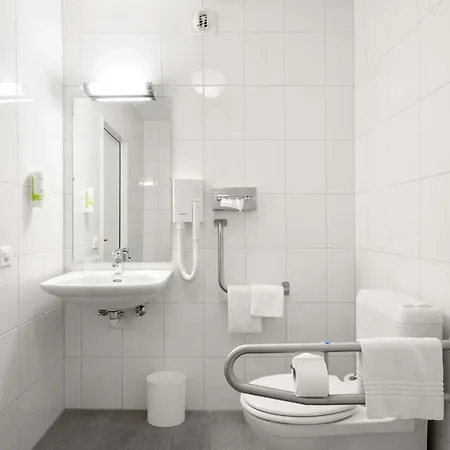 Ibis Hotel 3*