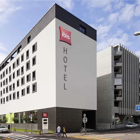 호텔 Ibis 3*