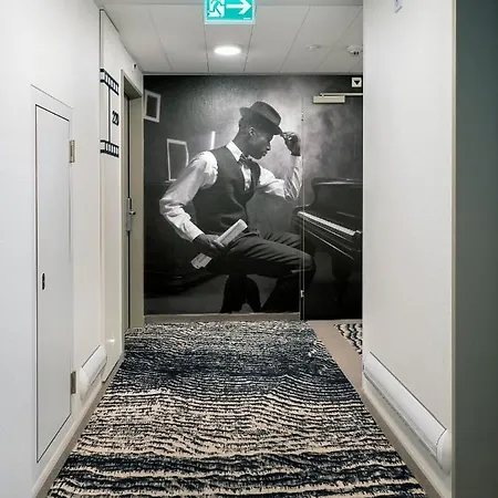 Ibis 3*